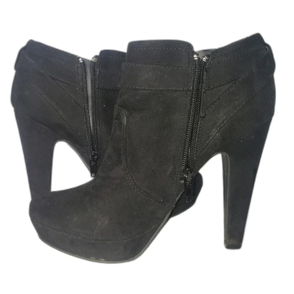 G BY GUESS GGDARLYNG2 Black Heeled Faux Suede Boots Booties Womens Size 7.5